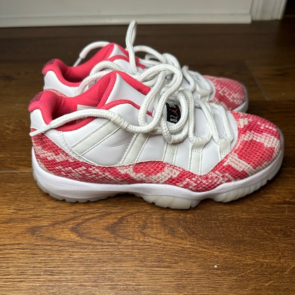 Jordan 11 Retro Low - Picture 9 of 10